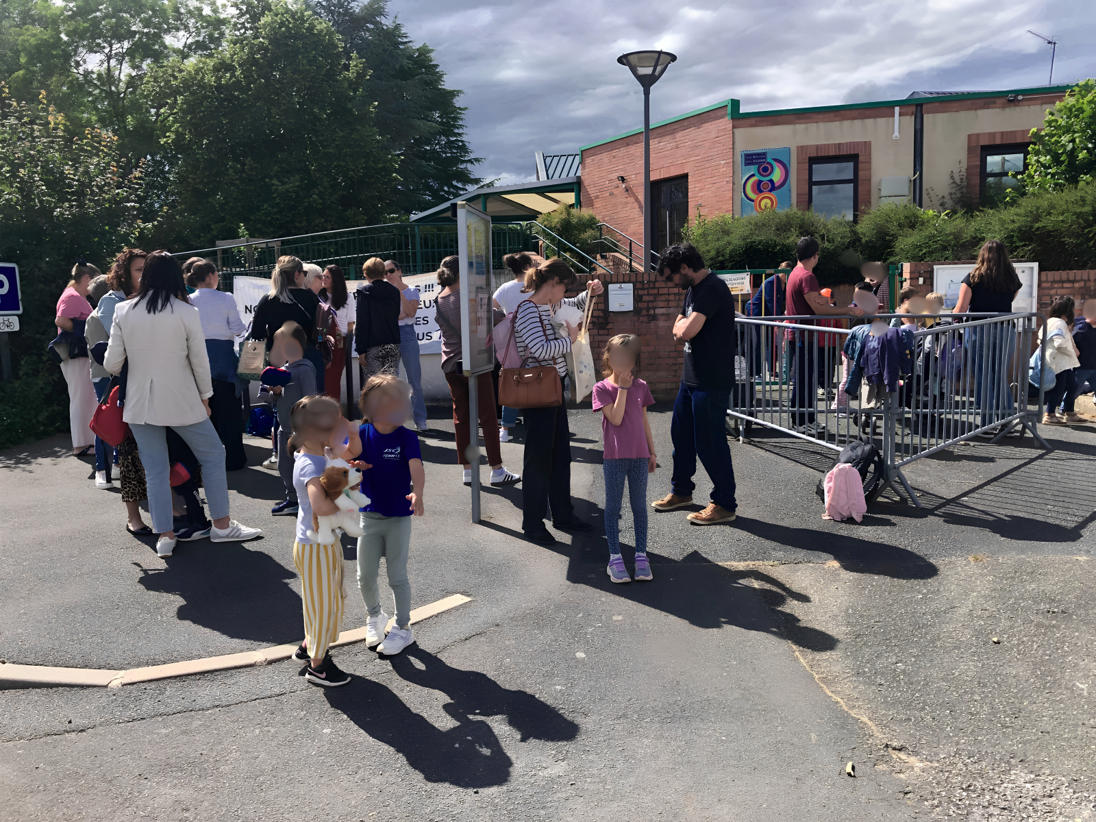 devant école